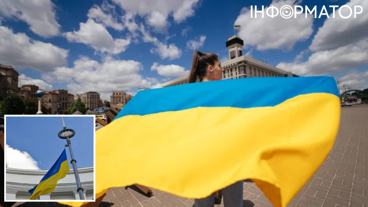 Украинка с флагом напротив Кабмина