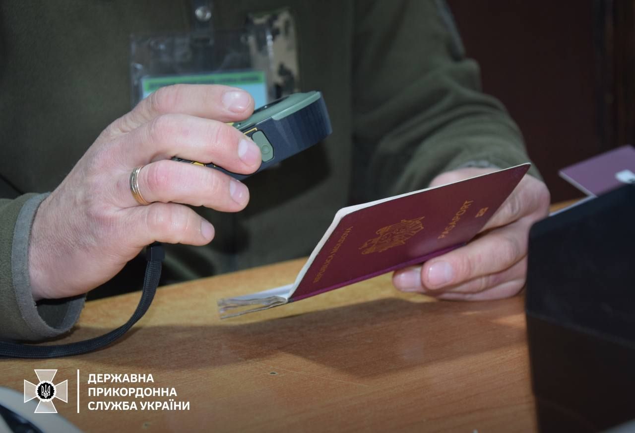 Купив у Німеччині "дітей" за кілька тисяч євро: прикордонники викрили надто хитрого ухилянта 1