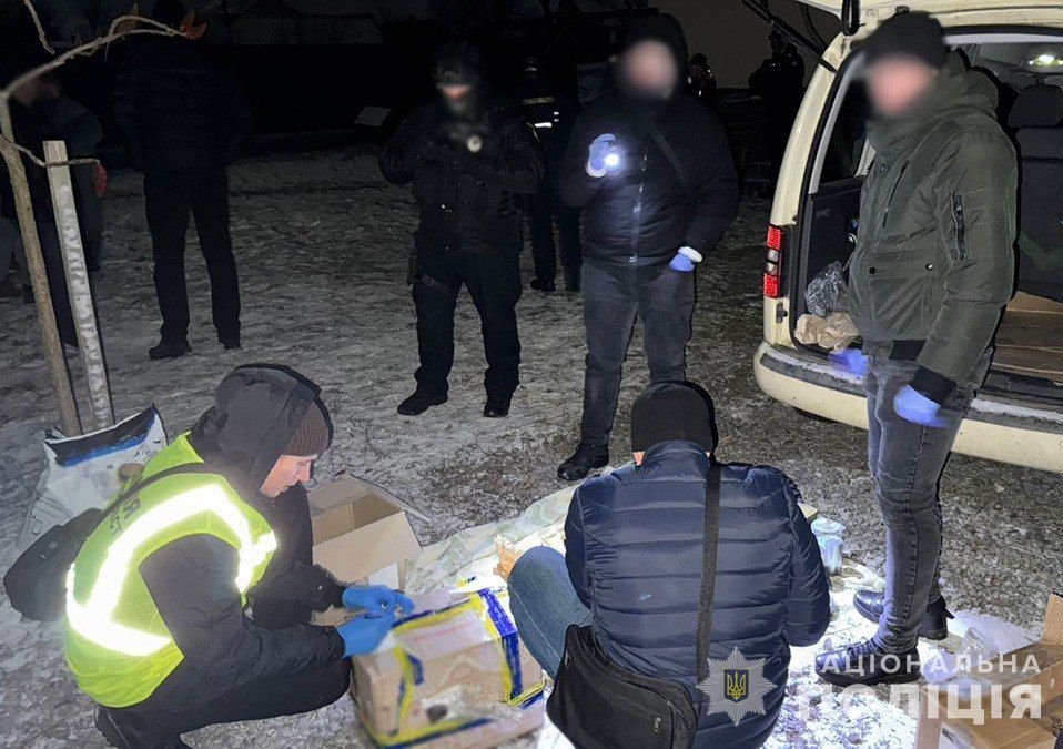 Збували "трофеї" з фронту: правоохоронці викрили мережу нелегального збуту зброї 6