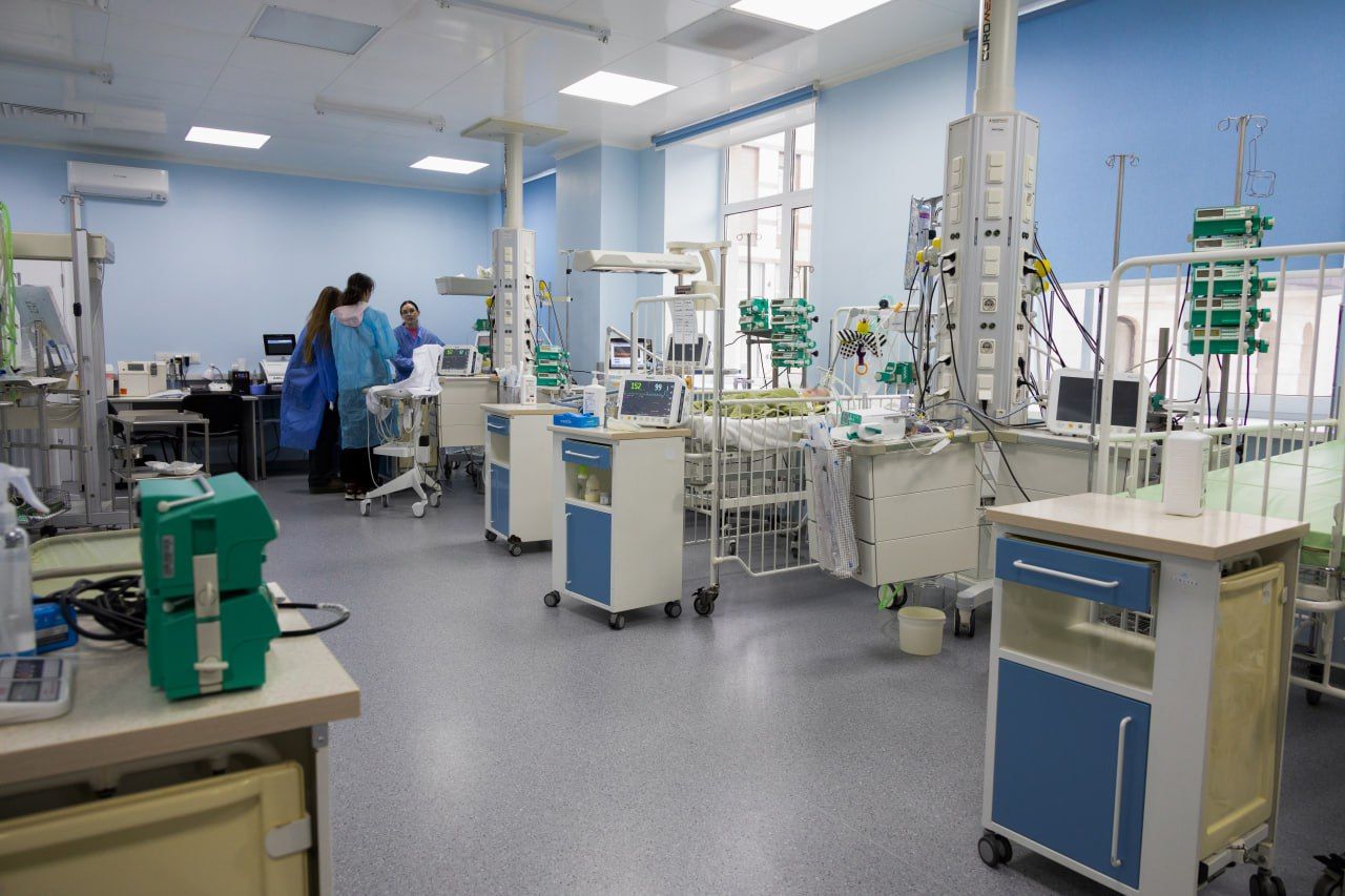 Реанімація для немовлят, яку тимчасово евакуювали у Клініку для Дорослих Реанімація для немовлят, яку тимчасово евакуювали у Клініку для Дорослих