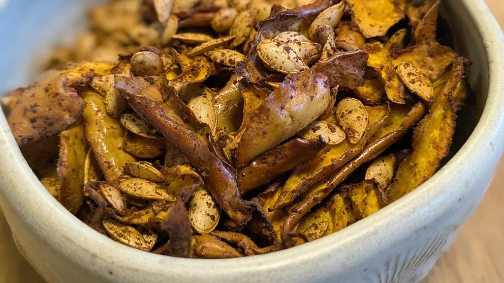 Из кожуры тыквы можно приготовить чипсы. Из кожуры тыквы можно приготовить чипсы.