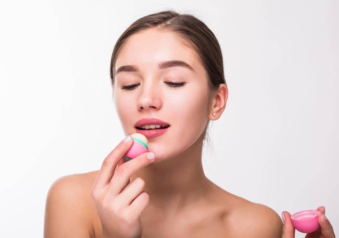 Причини, чому сохнуть губи, можуть бути різноманітні.