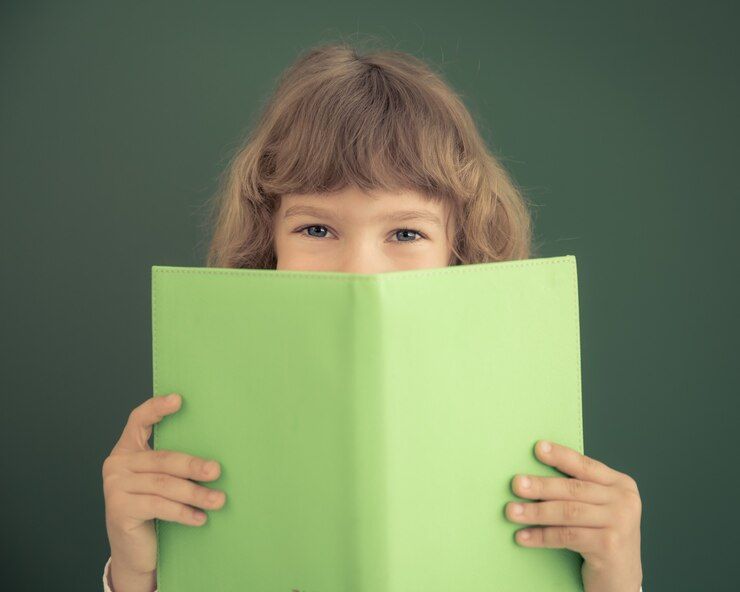 14 лютого відзначають Міжнародний день дарування книг. Яке сьогодні, 14 лютого, свято: День Святого Валентина й колеса огляду 3