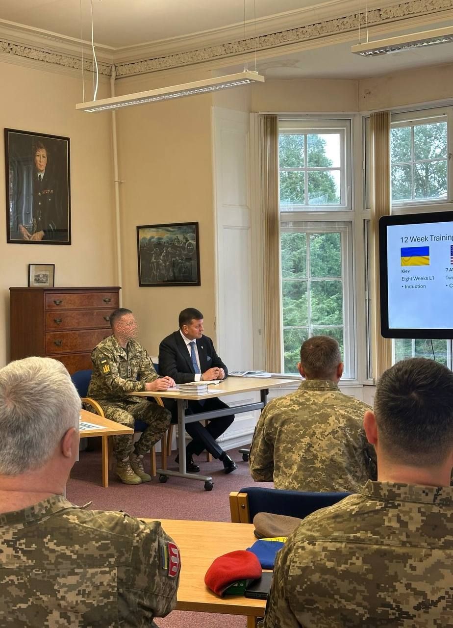 Під враженням від Трампа: Залужний пішов до капеланів 2