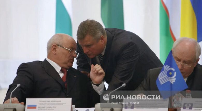 Кузора сидить Кузора сидить
