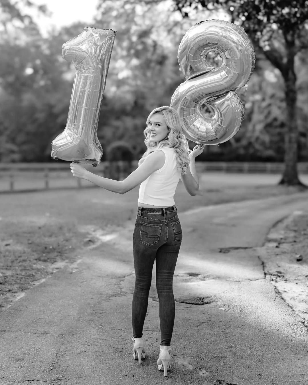 Американской красавице навсегда 18 лет Американской красавице навсегда 18 лет