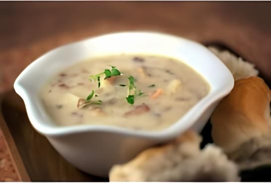 Клем-чаудер традиційно готують з морепродуктів.
