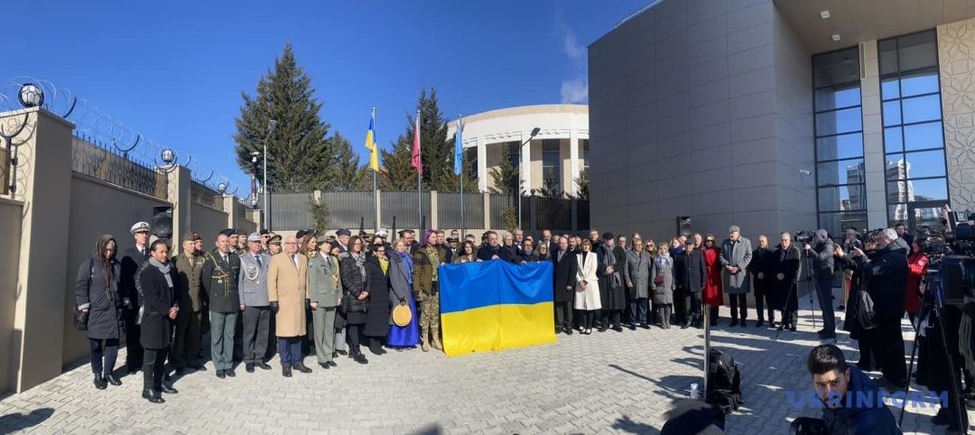 Українці в усьому світі проводять акції до річниці війни 17