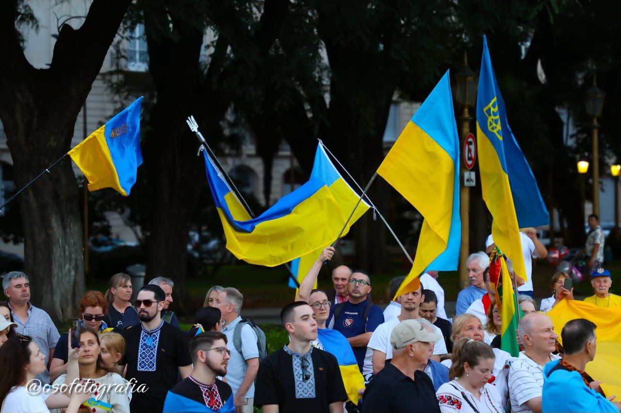 Українці в усьому світі проводять акції до річниці війни 24