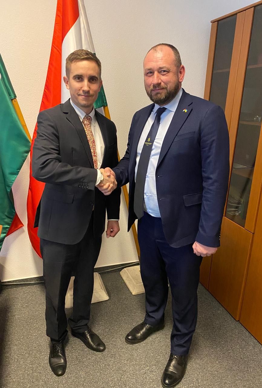 Не пройшло і два роки: нарешті розпочав роботу посол в Угорщині, відомий вірусними відео 1