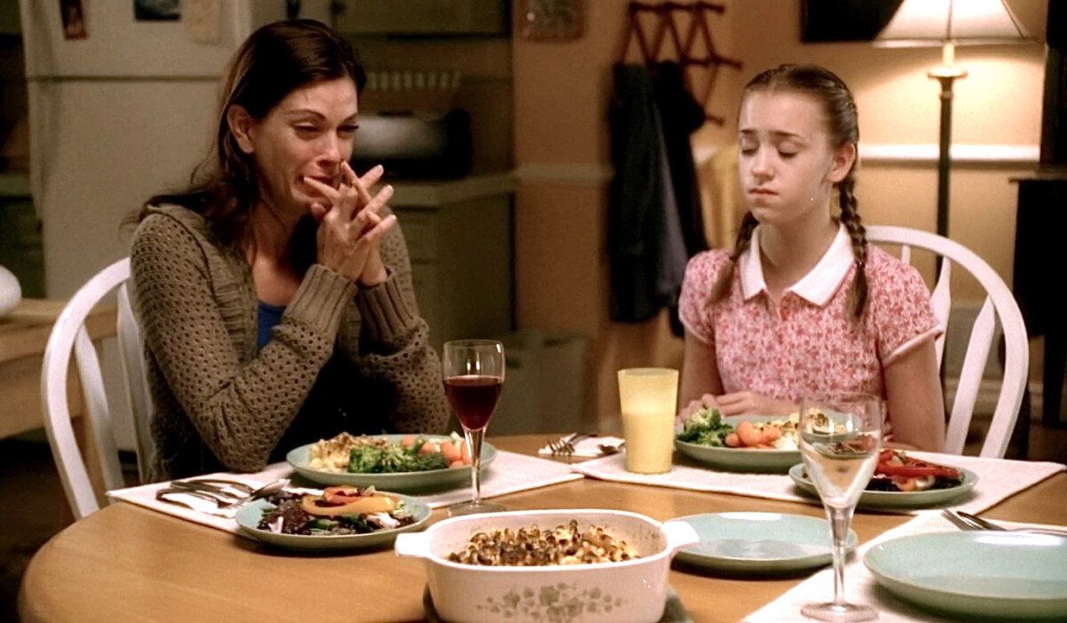 Джулі - одна з одинадцяти головних героїнь, що з'являються в кожному сезоні. Джулі - одна з одинадцяти головних героїнь, що з'являються в кожному сезоні.