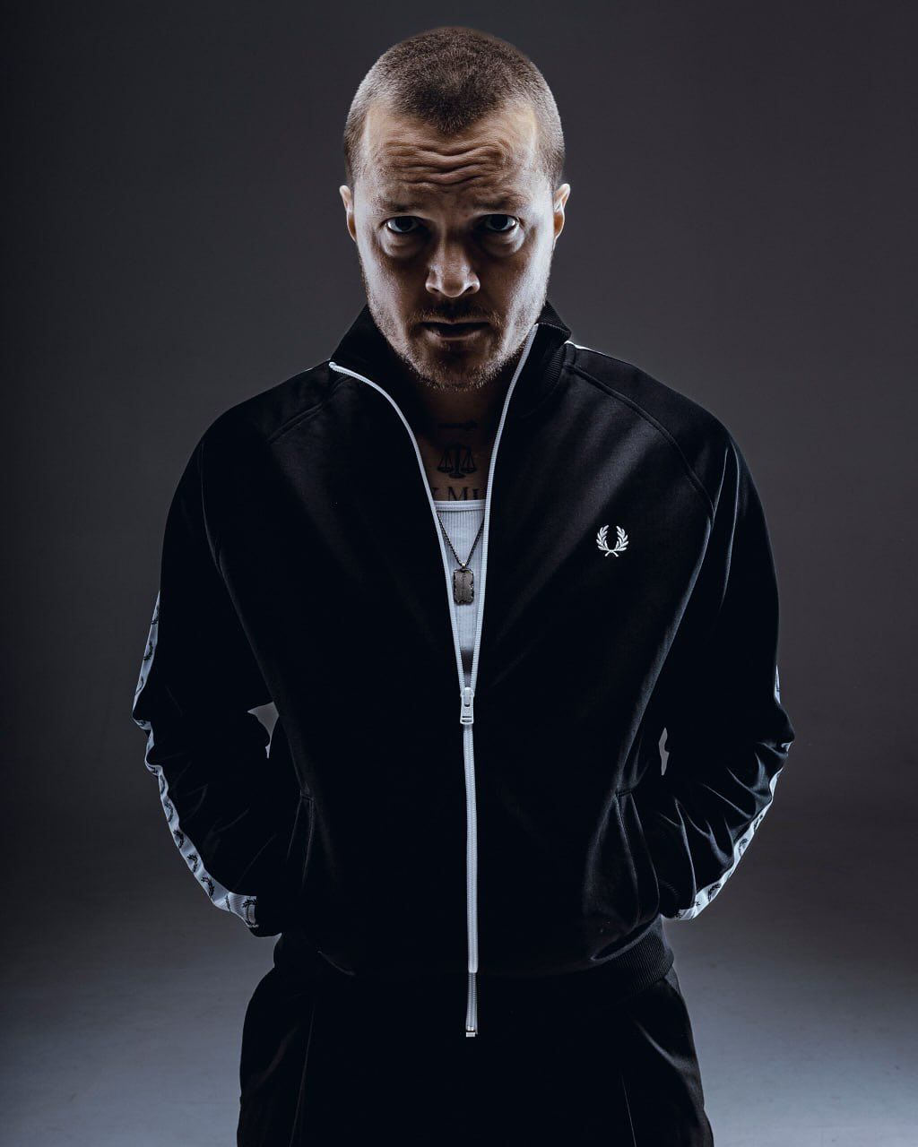 Певец, военнослужащий Женя Галич Певец, военнослужащий Женя Галич