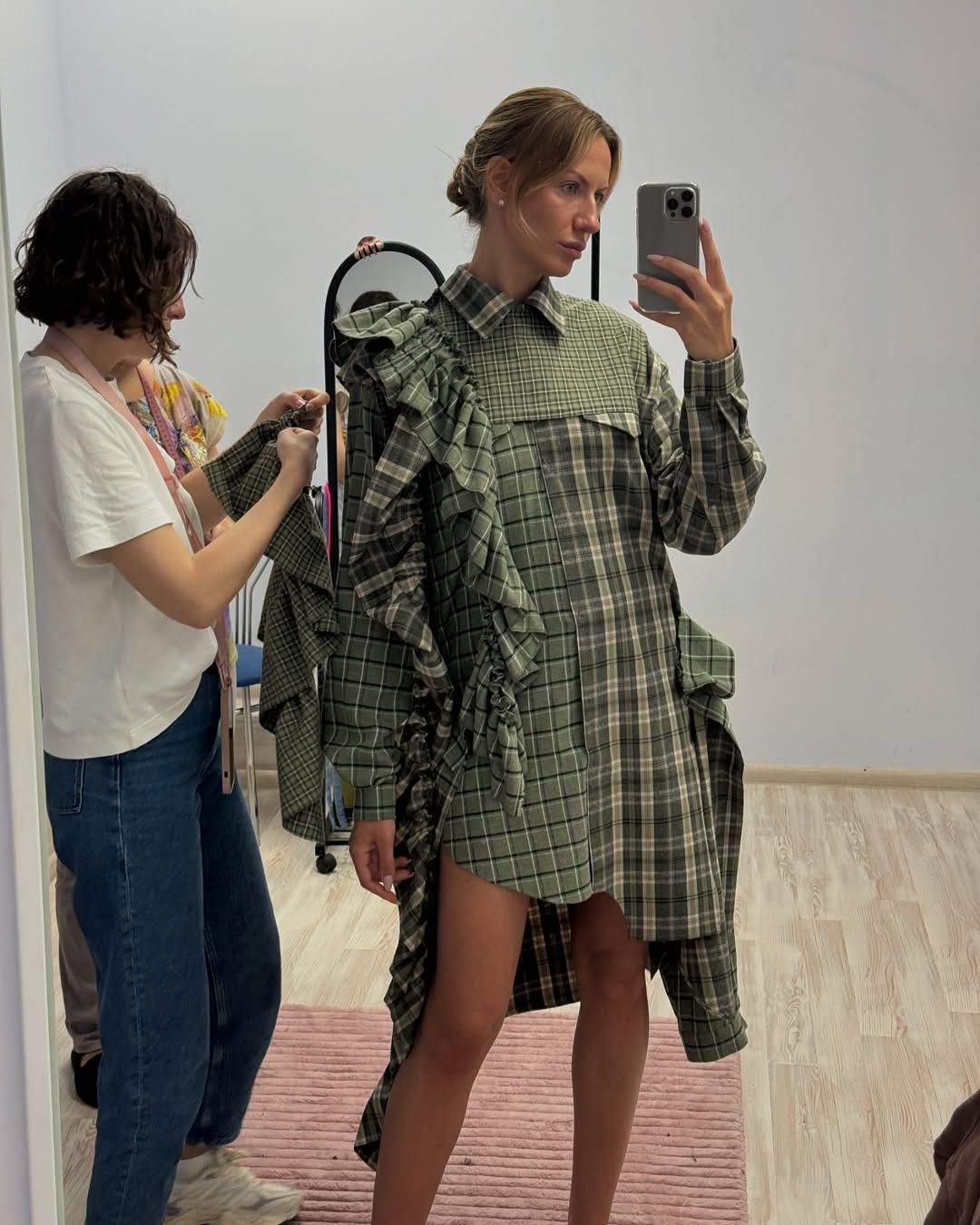 Леся Нікітюк завжди уважно слідкує за трендами. Леся Нікітюк завжди уважно слідкує за трендами.