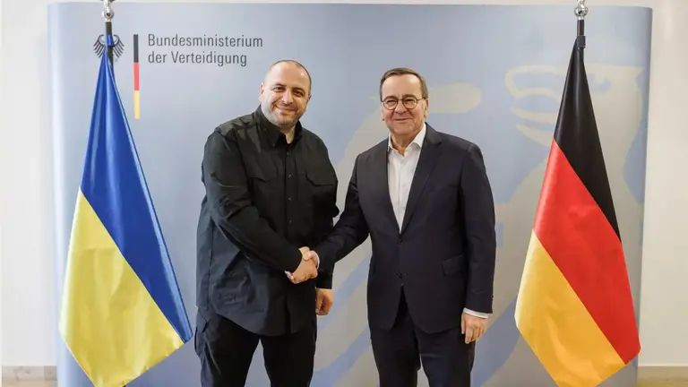 Писториус пошутил о костюме Умерова. Фото — Минобороны Германии Писториус пошутил о костюме Умерова. Фото — Минобороны Германии