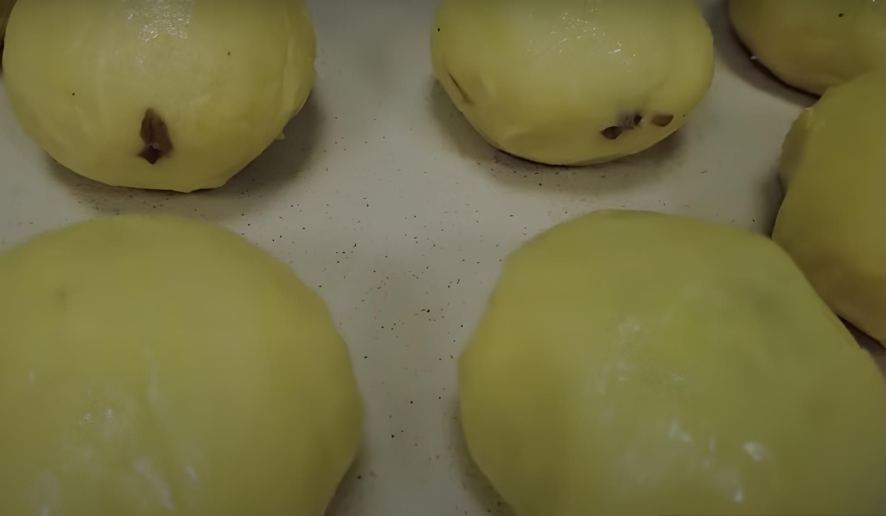 Подаються волинські волоханики зі шкварочками, сметаною, а інколи й квасом чи пивом!