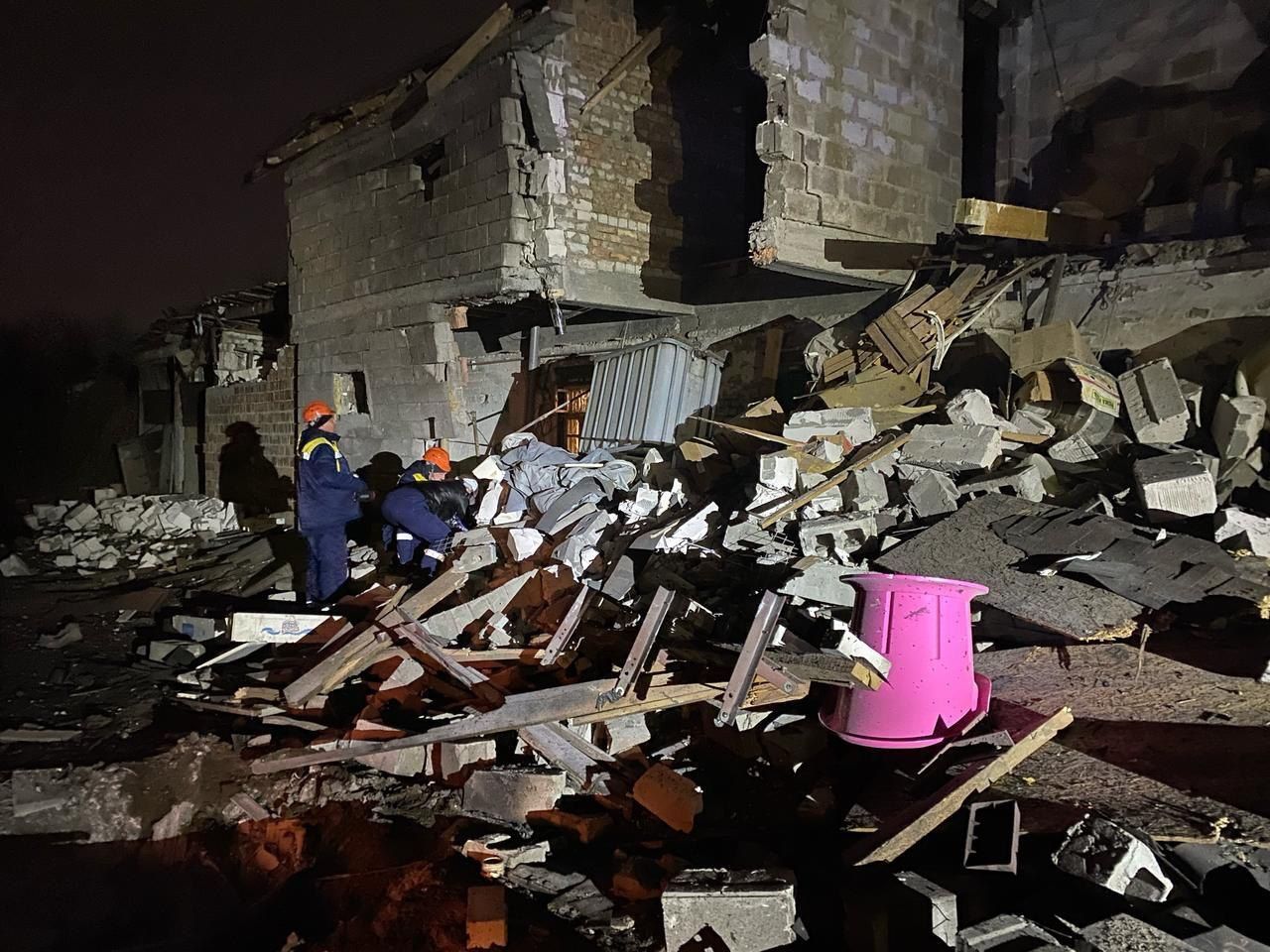 Росія вдарила дронами по Дніпру та Сумам: є руйнування - чи були під завалами люди 1