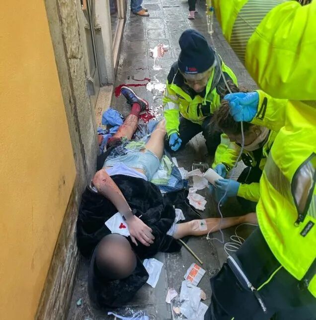 Мэр Венеции наградил украинского военного, который в отпуске спас раненого 2