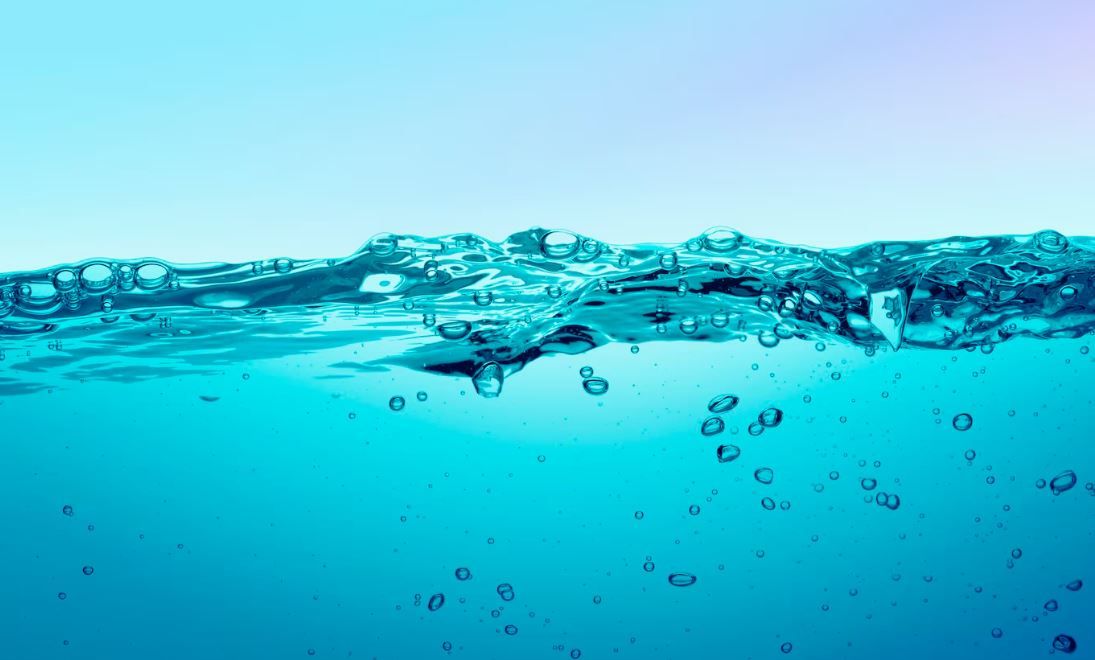 Вода является самым простым и обычным веществом на планете: 70% территории нашей планеты покрыты водой, а пить можно только 1% этой воды.