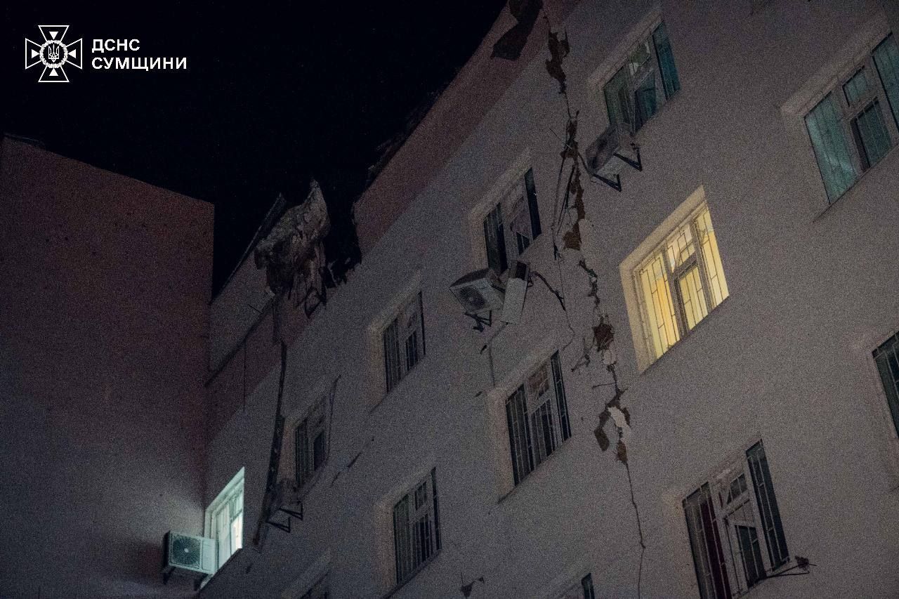 Лікарня в Сумах після атаки Лікарня в Сумах після атаки