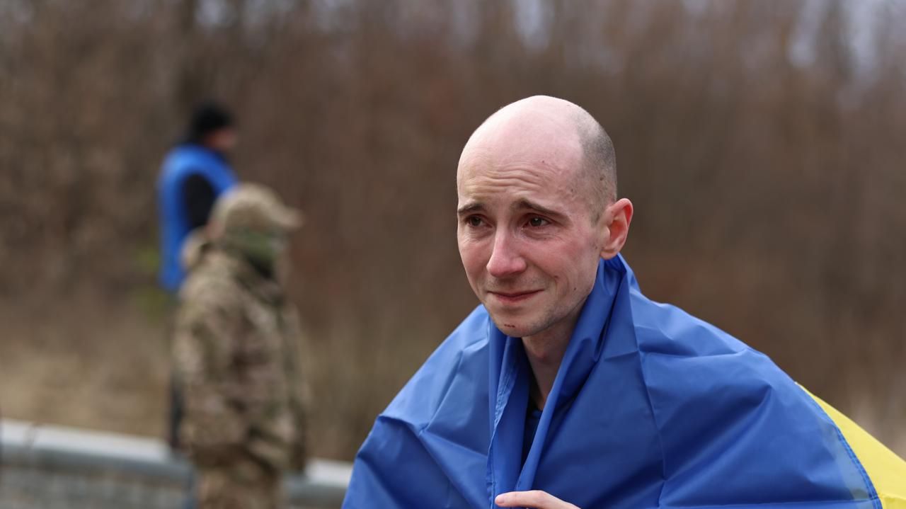 Военные не скрывают слез счастья, вернувшись домой Военные не скрывают слез счастья, вернувшись домой