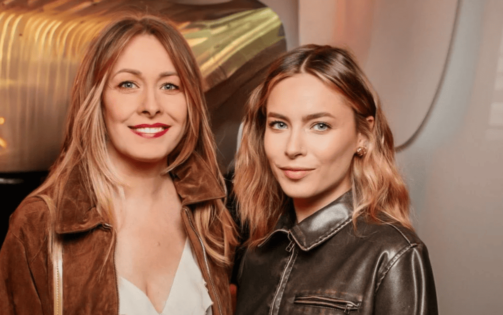 Олена Кравець зі старшою донькою Марією на кінопрем'єрі. Фото: YULA company Олена Кравець зі старшою донькою Марією на кінопрем'єрі. Фото: YULA company