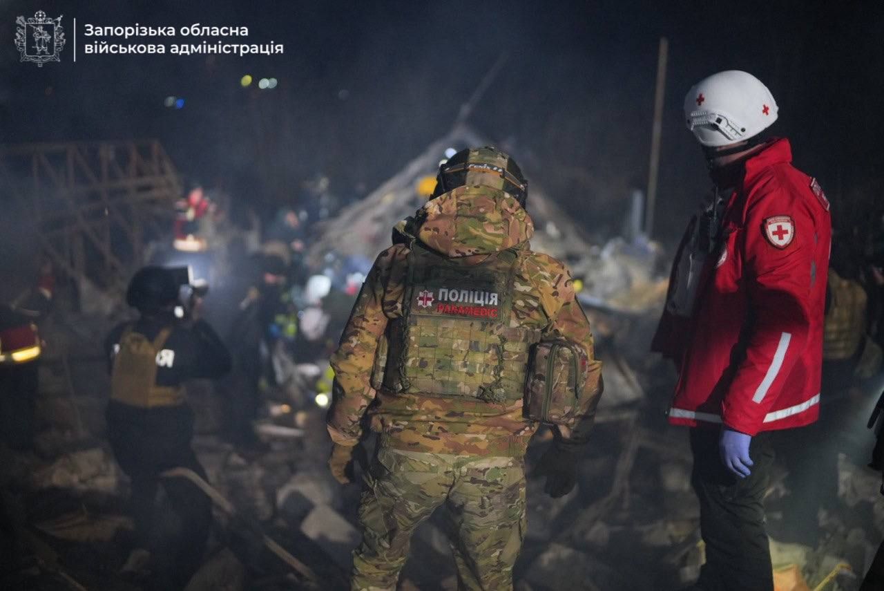 Росіяни масовано вдарили по Запоріжжю: є жертви, багато постраждалих 1