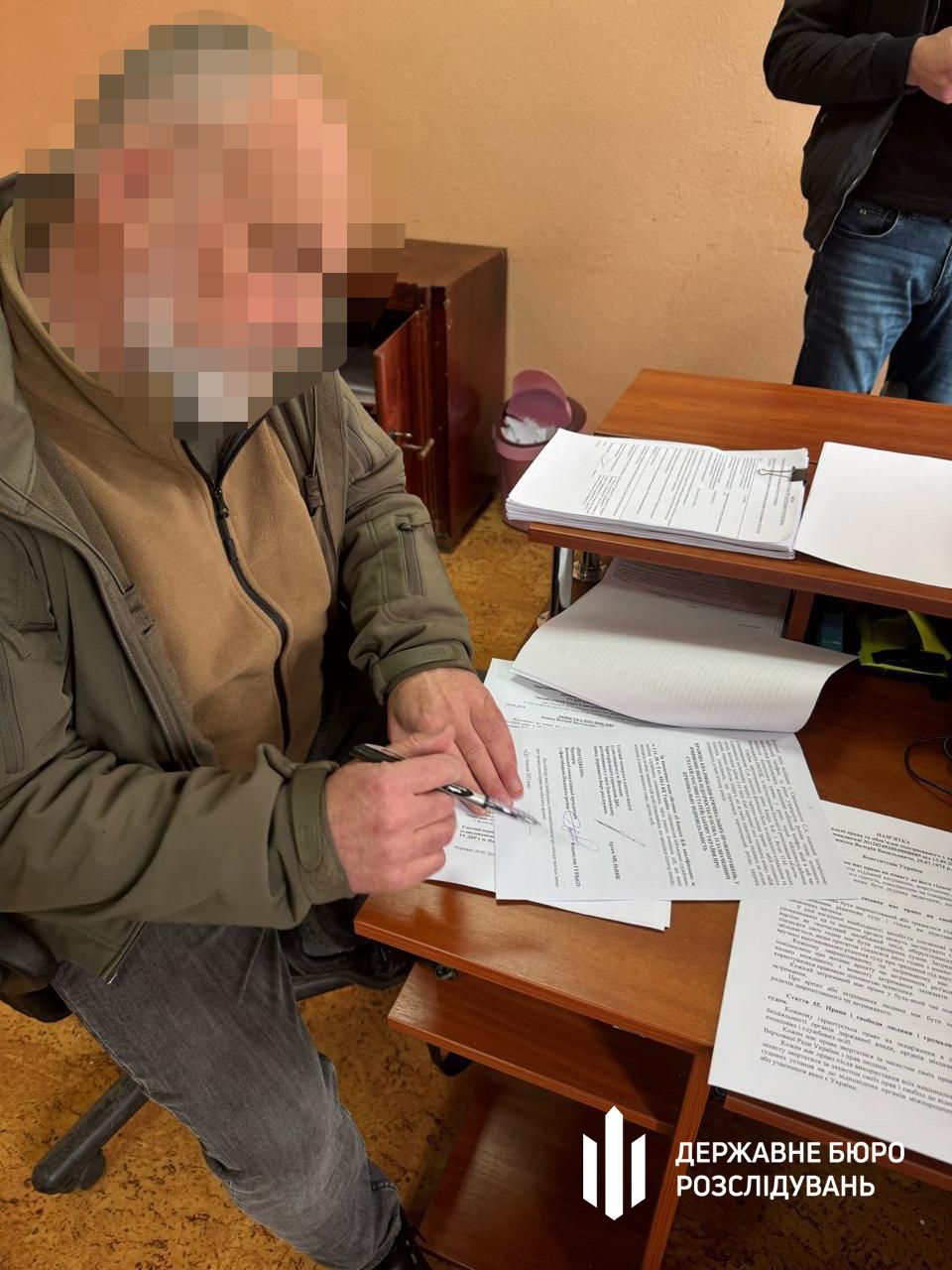 Били і душили через бронювання: ДБР викрило жахливе порушення у Вінницькому ТЦК 1