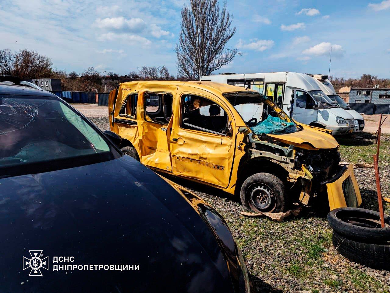 Понівечені авто та будинки - в ДСНС показали наслідки ракетного удару по Кривому Рогу 2