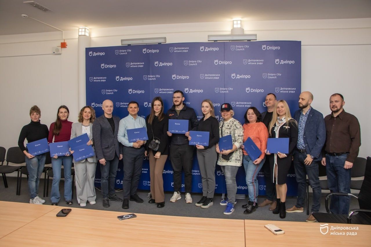 Представники організацій, що отримали підтримку. Фото пресслужби міської ради Дніпра