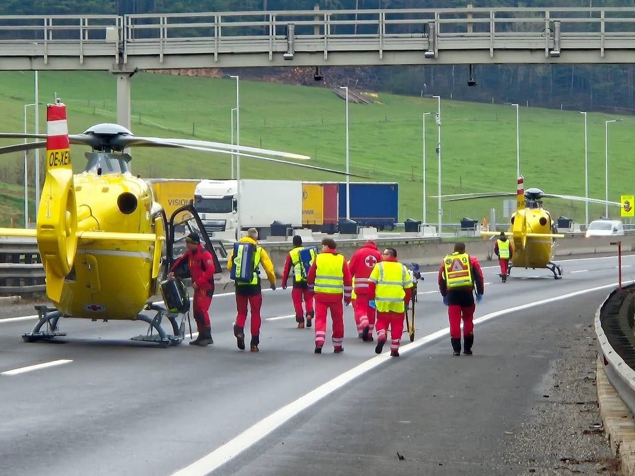 Спасательная операция на месте ДТП