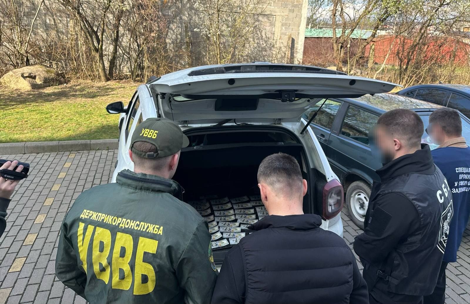 Продал план побега за границу: на Закарпатье разоблачили пограничника, который помогал уклоняющимся.