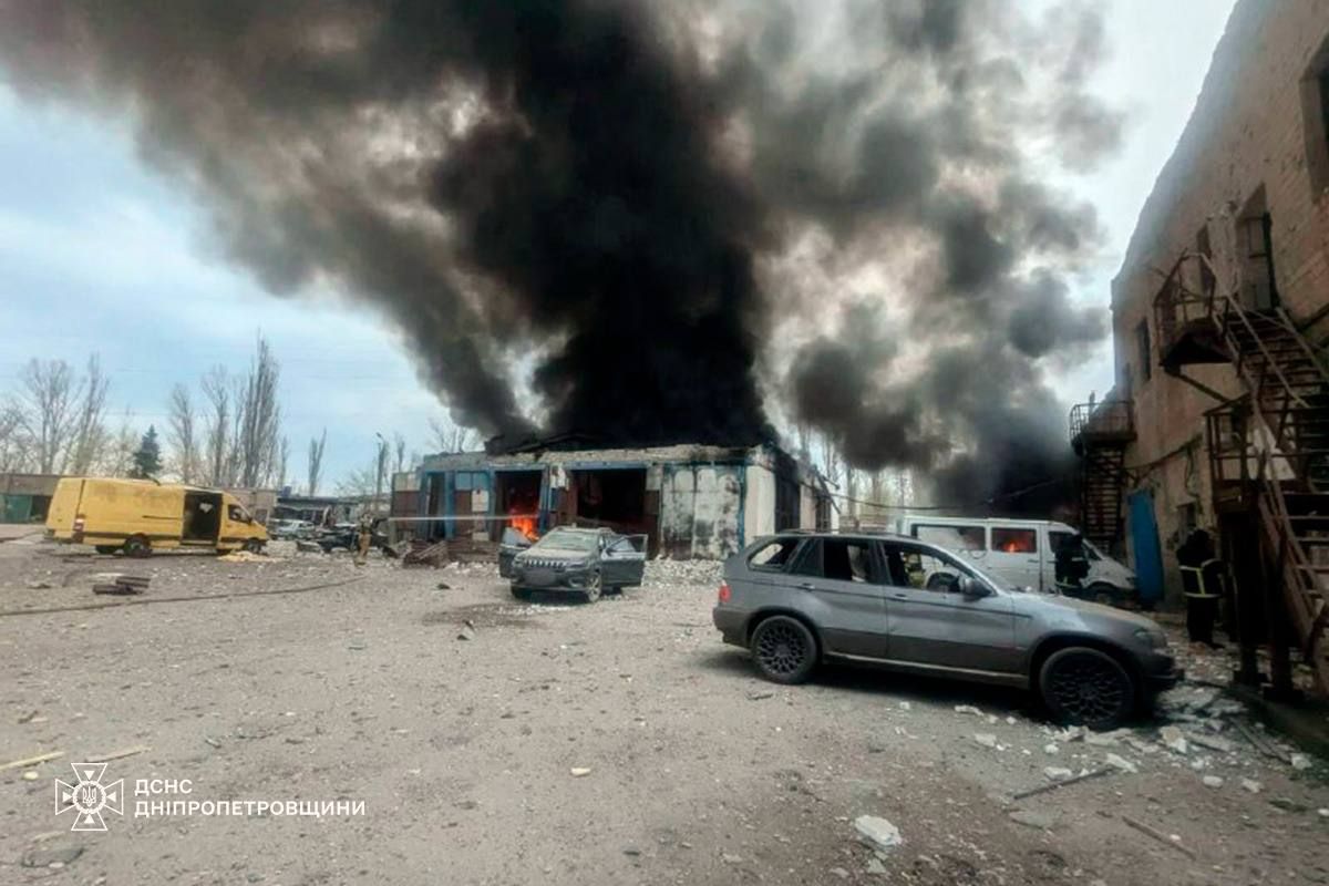 Росіяни вдарили по Кривому Рогу: серед загиблих - водій в автівці, що проїжджав поруч 1