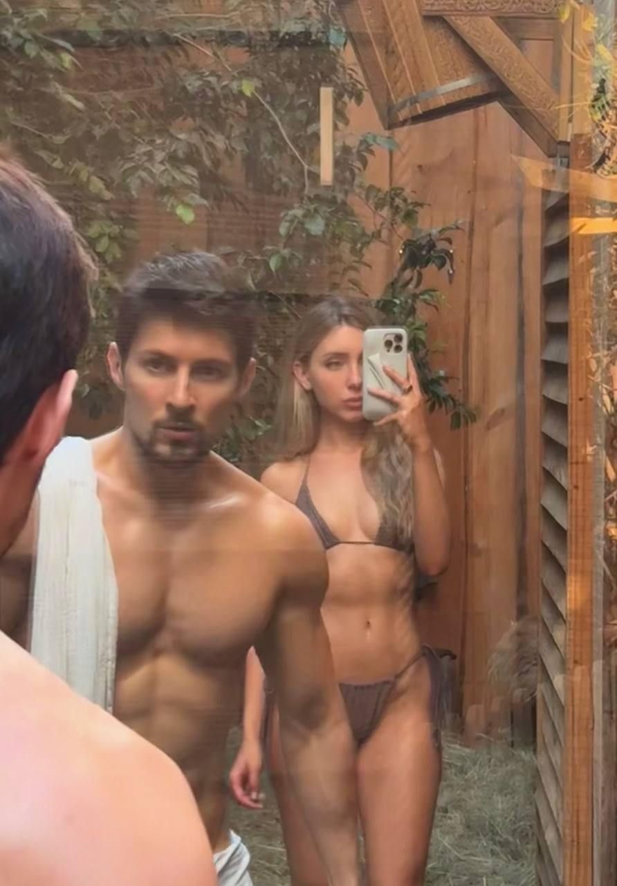 Павло Дуров з дівчиною