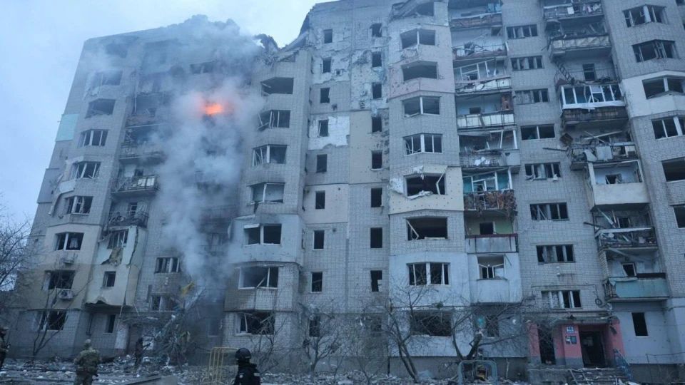 Наслідки удару КАБа по 9-поверхівці у Куп'янську 6 квітня 2025 року. Фото - Олег Синєгубов, Харківська ОВА Наслідки удару КАБа по 9-поверхівці у Куп'янську 6 квітня 2025 року. Фото - Олег Синєгубов, Харківська ОВА