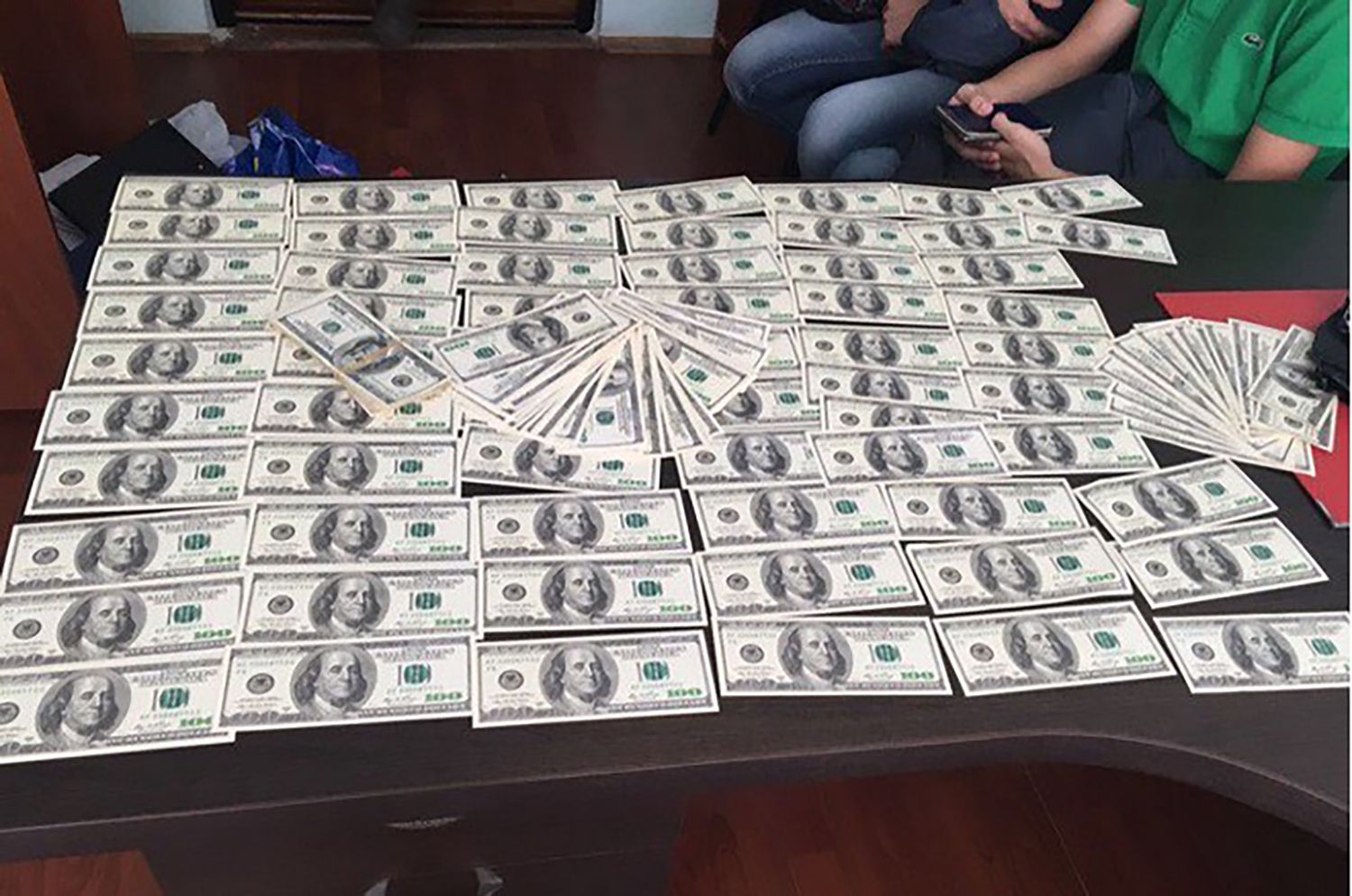 Схоплений 8 років тому на багатомільйонному хабарі брат НАБУшника до цих пір – на волі Схоплений 8 років тому на багатомільйонному хабарі брат НАБУшника до цих пір – на волі