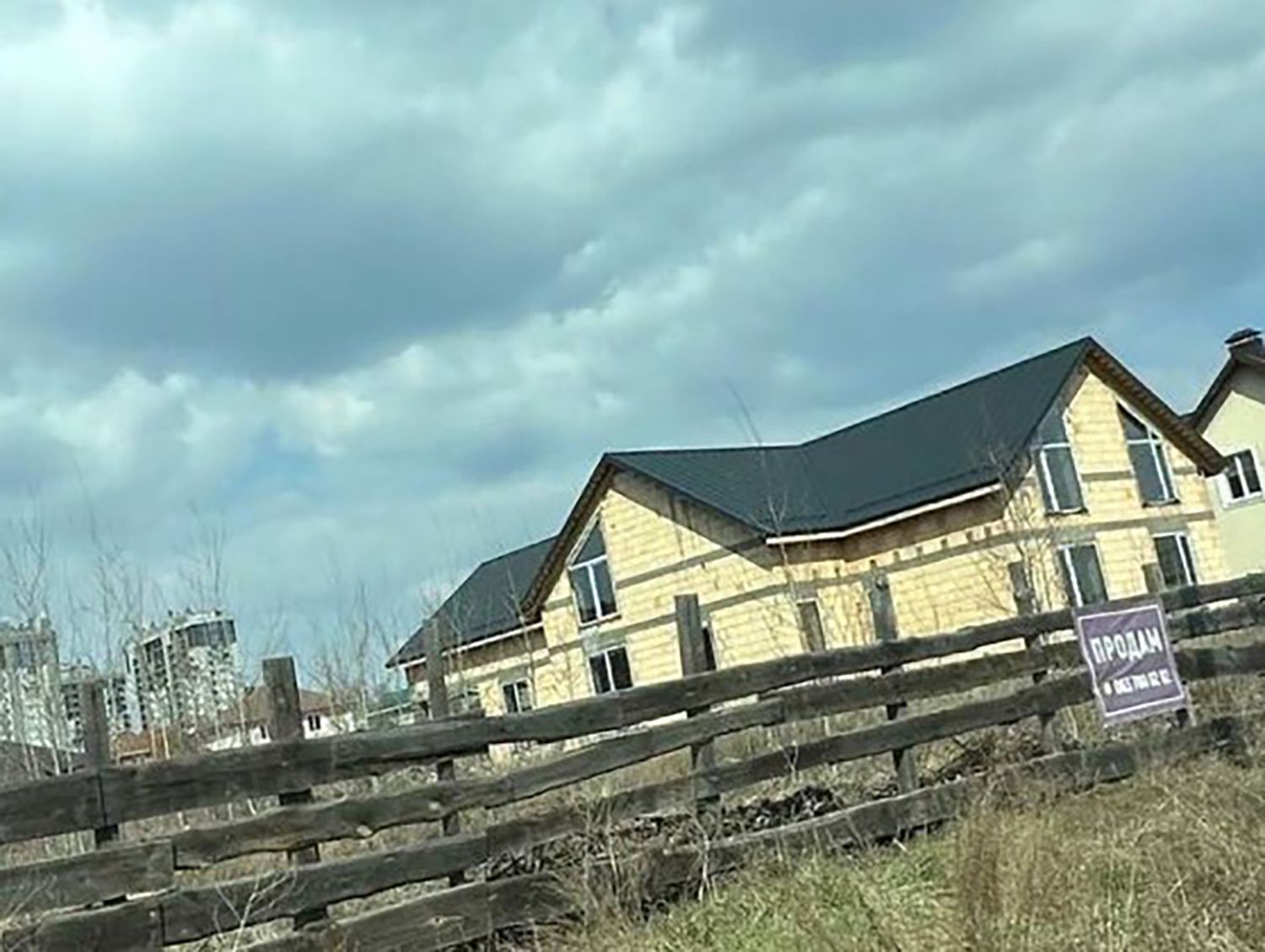 Будинок та земля НАБУшника Михайла Романюка. Записана на його батька Будинок та земля НАБУшника Михайла Романюка. Записана на його батька