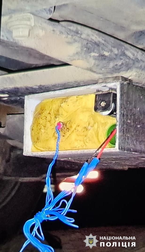 Злоумышленник закладывал взрывчатки под авто