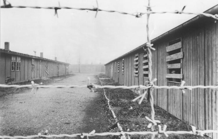 11 квітня 1945 в’язні Бухенвальду підняли інтернаціональне повстання проти гітлерівців, і вийшли на волю.