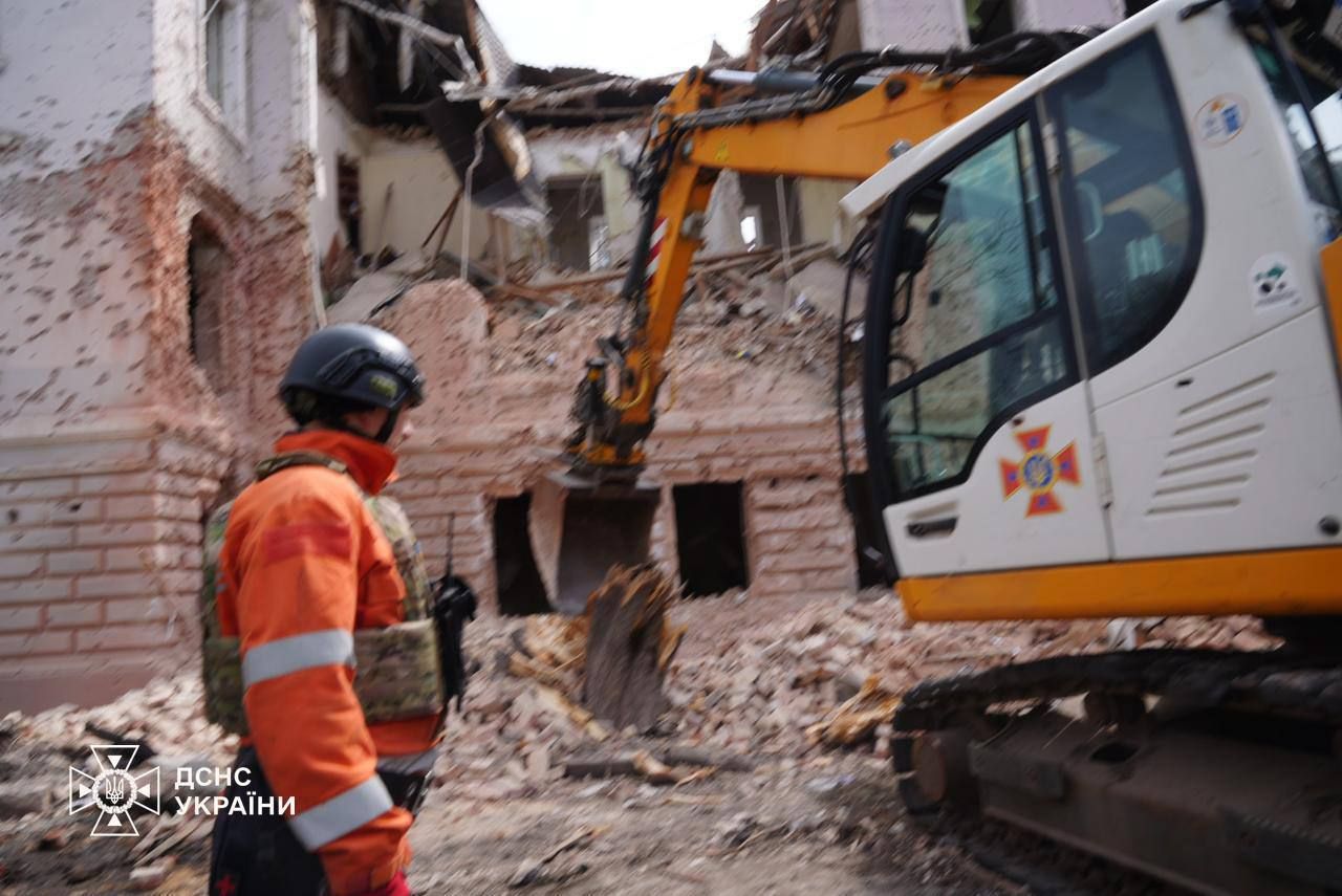 Удар по Сумам на Вербное воскресенье: Безуглая заявила о награждении военных в центре города 2