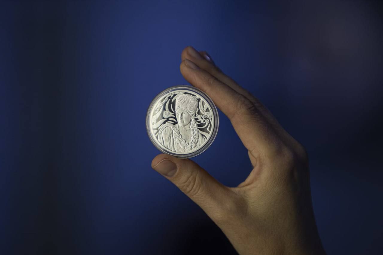 Пам’ятна монета Світ мистецтва кутюр’є. Любов Панченко Фото НБУ