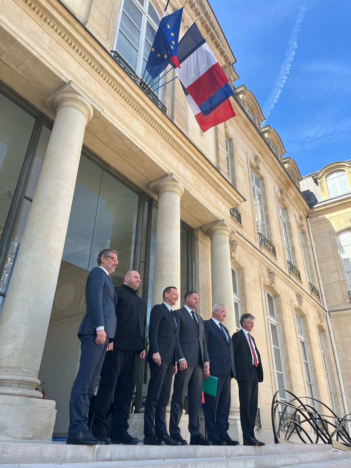 У Парижі розпочалась зустріч української делегації з представниками "коаліції охочих". Фото - Андрій Сибіга У Парижі розпочалась зустріч української делегації з представниками "коаліції охочих". Фото - Андрій Сибіга