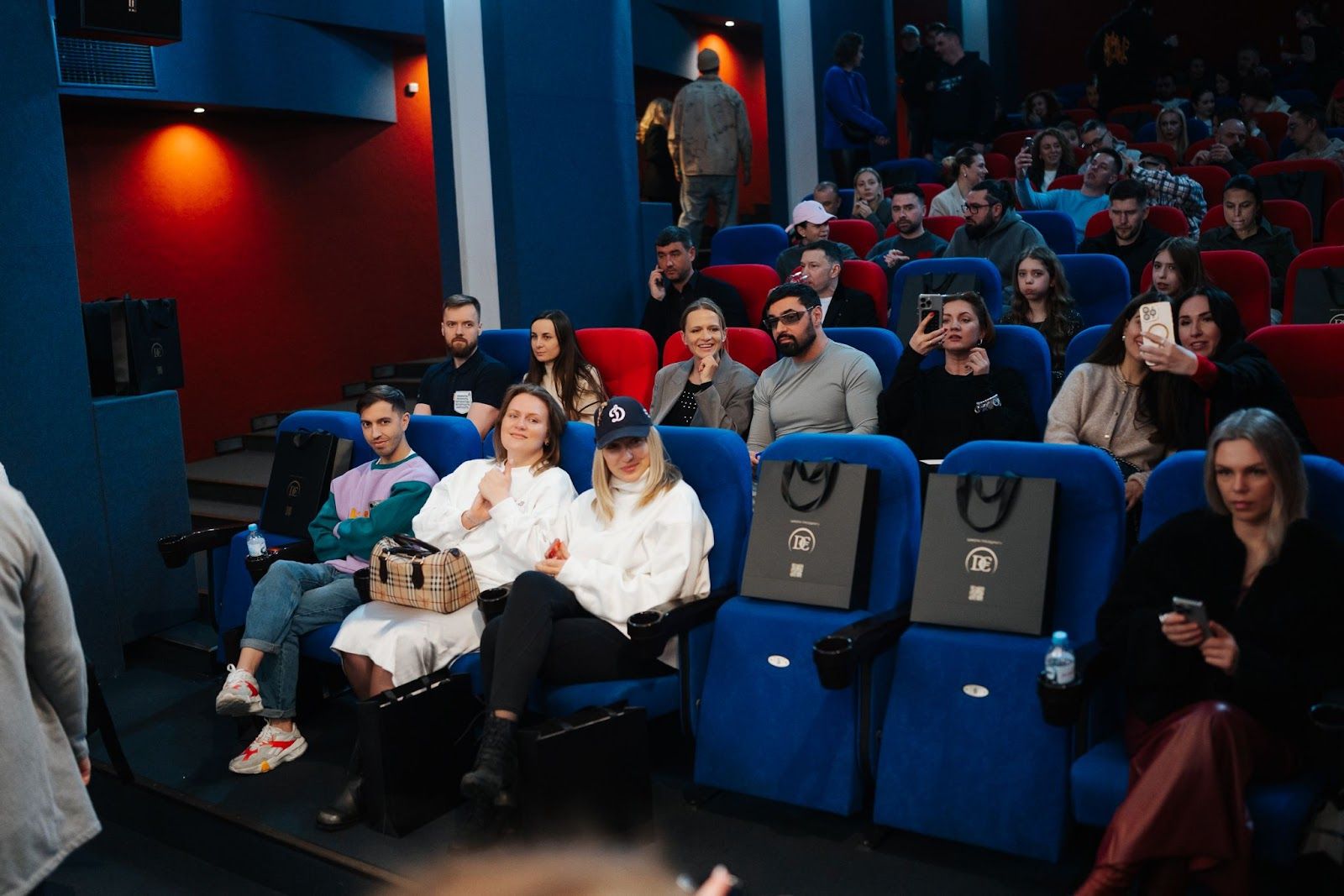 Школа трейдингу Double Case підтримала презентацію проєкту Анатолія Анатоліча “Коли я був маленьким” 1