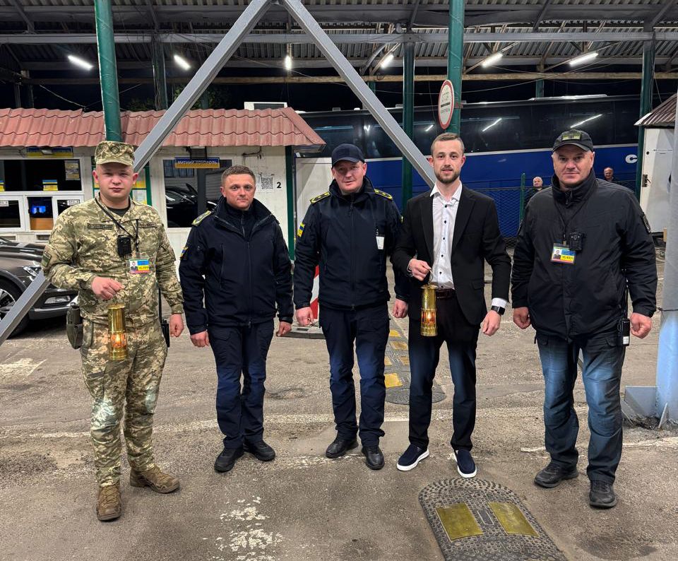 Новинський збрехав, що привіз Благодатний вогонь в Україну - святиня прибула іншим шляхом 3