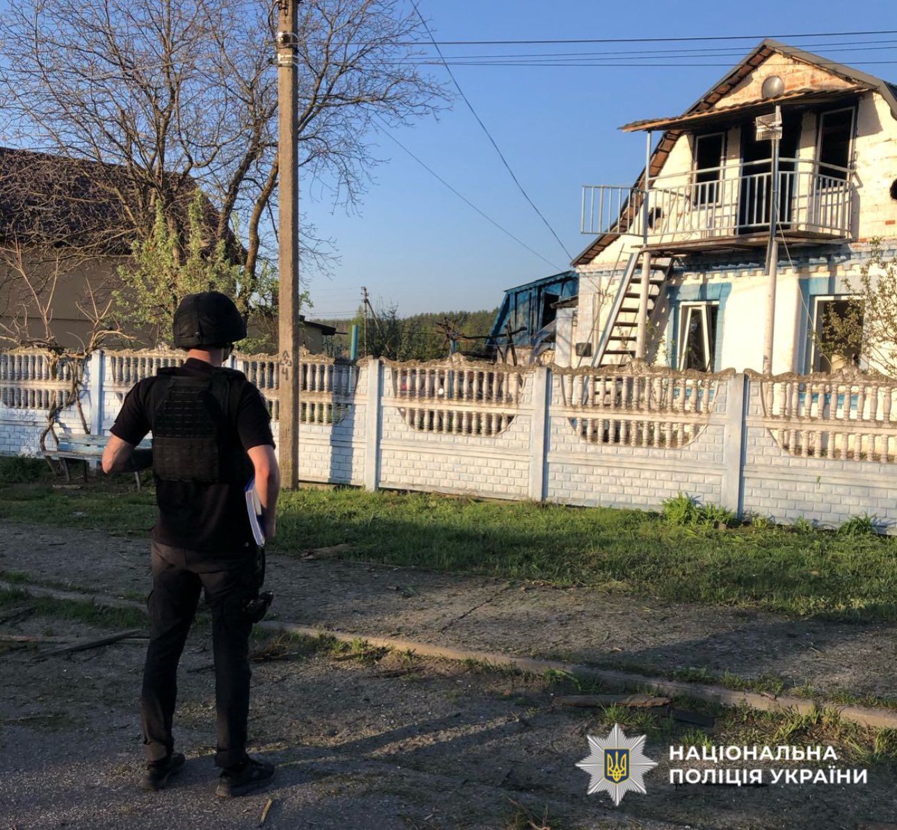 Пошкоджень зазнали будинки місцевих жителів та автівки Пошкоджень зазнали будинки місцевих жителів та автівки