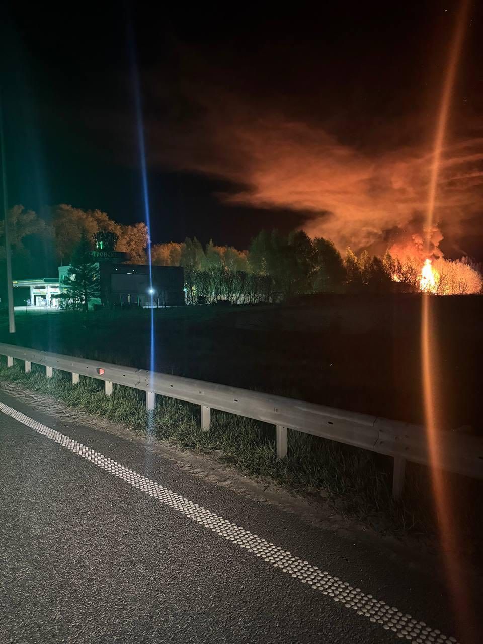 Пожары в Броварах из-за атаки российских дронов в ночь на 23 апреля 2025 года фото: Игорь Сапожко/Facebook Пожары в Броварах из-за атаки российских дронов в ночь на 23 апреля 2025 года фото: Игорь Сапожко/Facebook