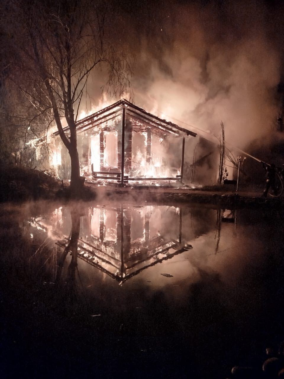 Пожары в Броварах из-за дроновой атаки фото: Игорь Сапожко/Facebook Пожары в Броварах из-за дроновой атаки фото: Игорь Сапожко/Facebook