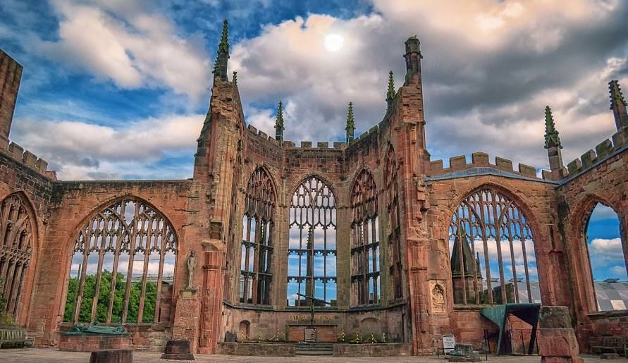 Первое соглашение о дружбе между городами стран-союзников по Антигитлеровской коалиции было подписано в 1944 году: между Сталинградом и английским Ковентри – городами, практически полностью разрушенными Второй мировой войной.