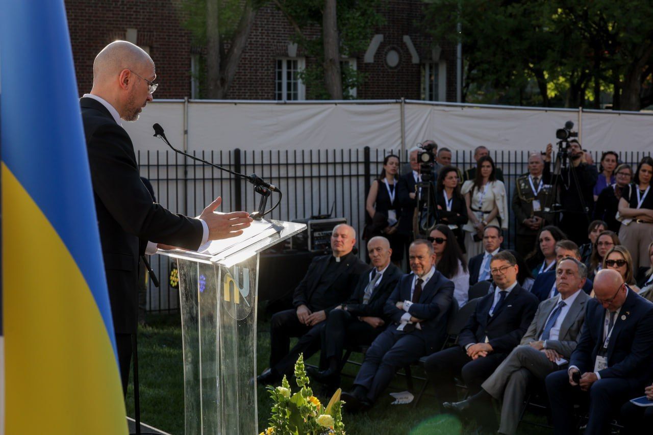 Шмигаль про криваві обстріли РФ: за війну вбили 13 тисяч цивільних, зокрема 618 дітей 1