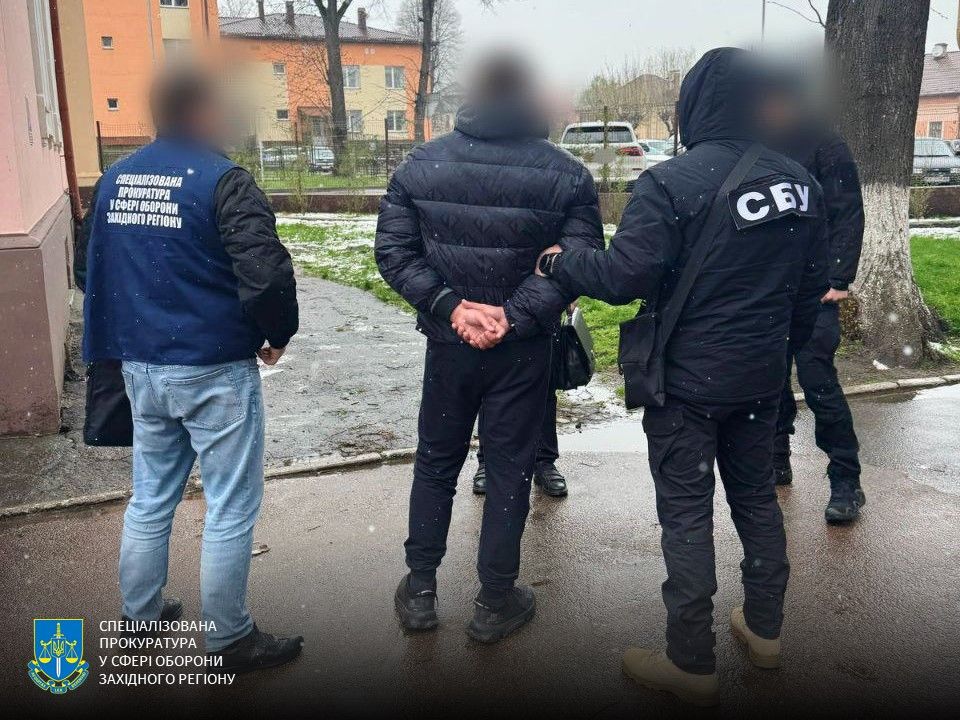 $6 тысяч за теплое место в тылу: на Буковине задержали двух должностных лиц ТЦК 2