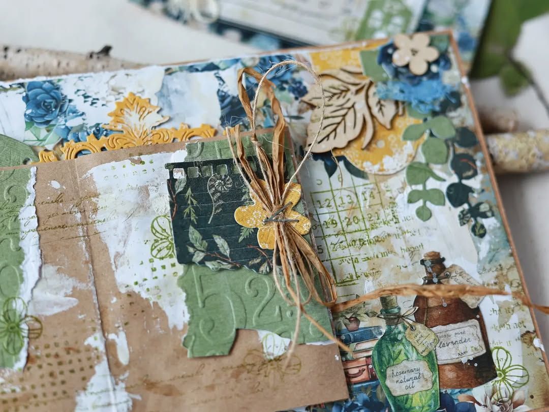 Впервые этот термин появился в конце XIX века, но только в 1980-х годах скрапбукинг стал популярным хобби среди широкой аудитории.